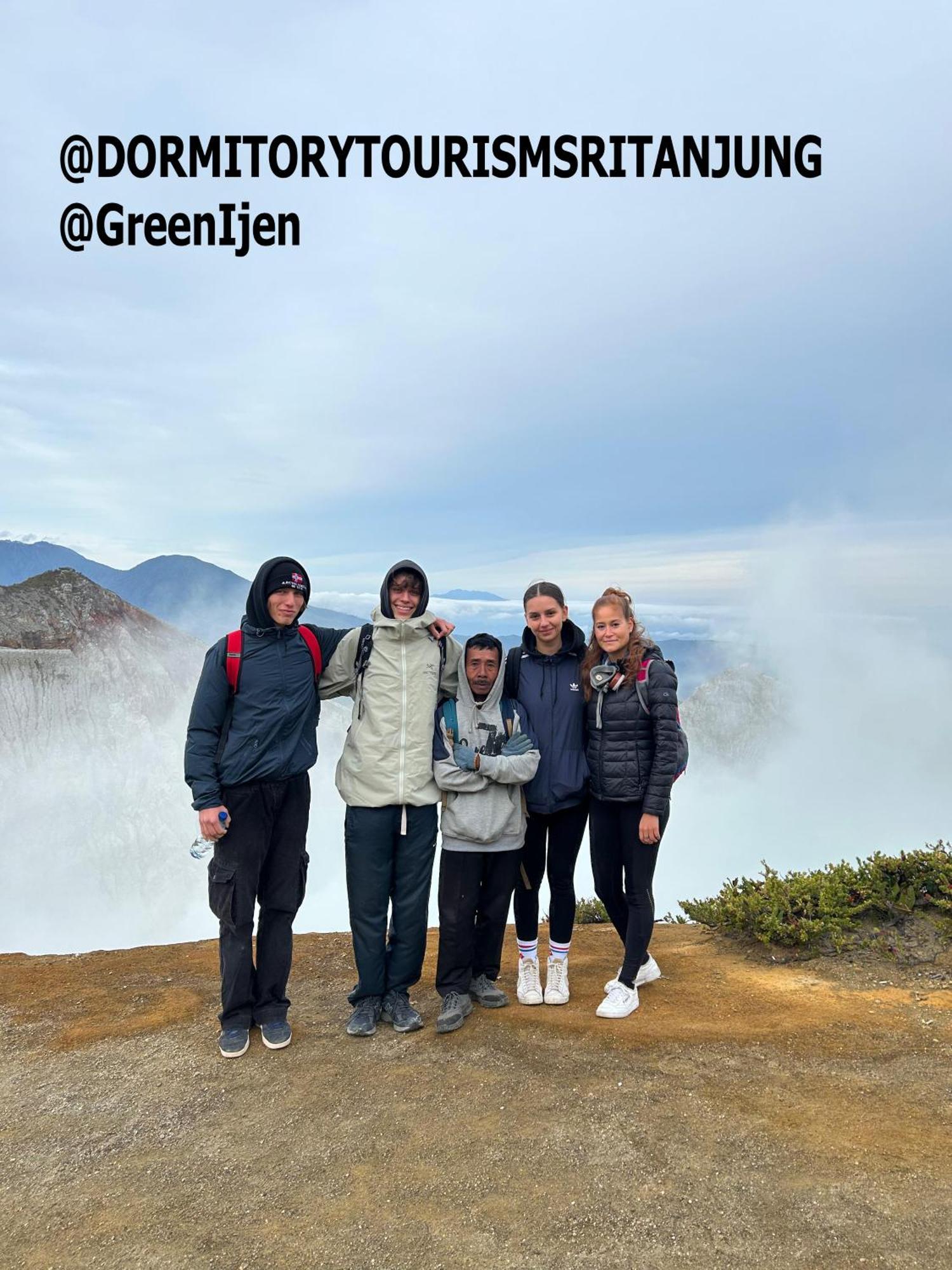 Dormitory Tourism Sritanjung Banyuwangi By Gajahsora Management Eksteriør bilde