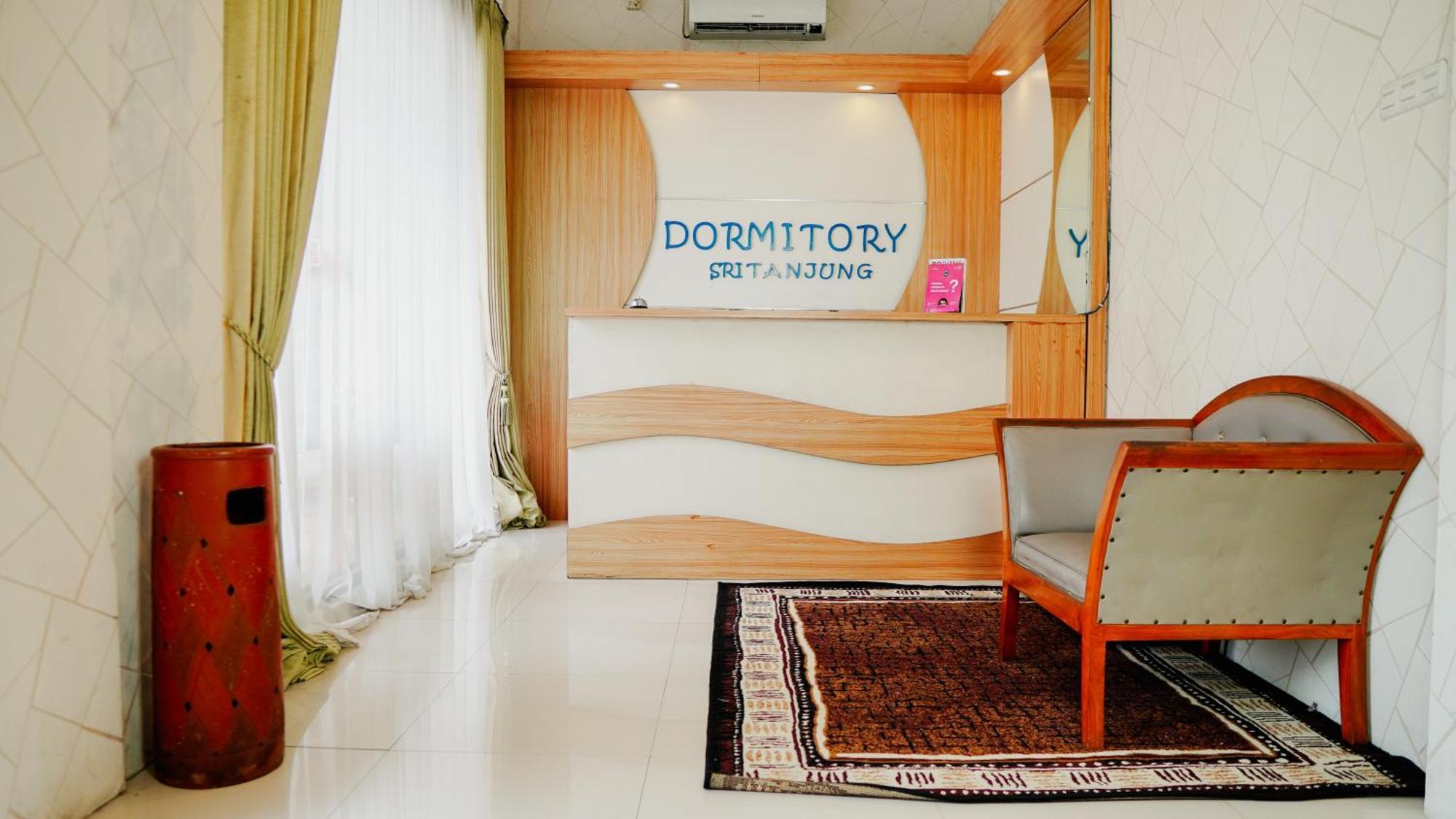 Dormitory Tourism Sritanjung Banyuwangi By Gajahsora Management Eksteriør bilde