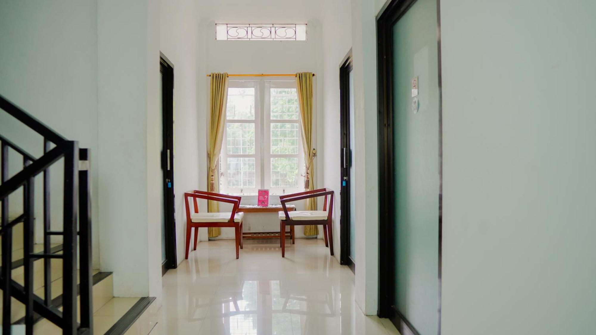 Dormitory Tourism Sritanjung Banyuwangi By Gajahsora Management Eksteriør bilde