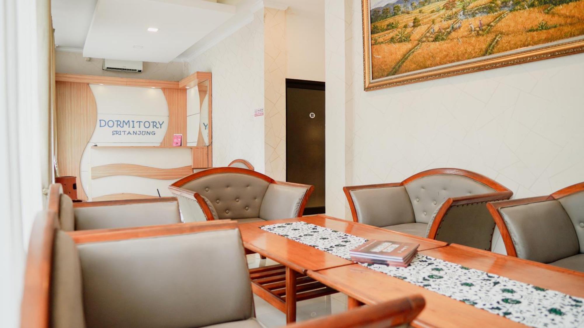Dormitory Tourism Sritanjung Banyuwangi By Gajahsora Management Eksteriør bilde