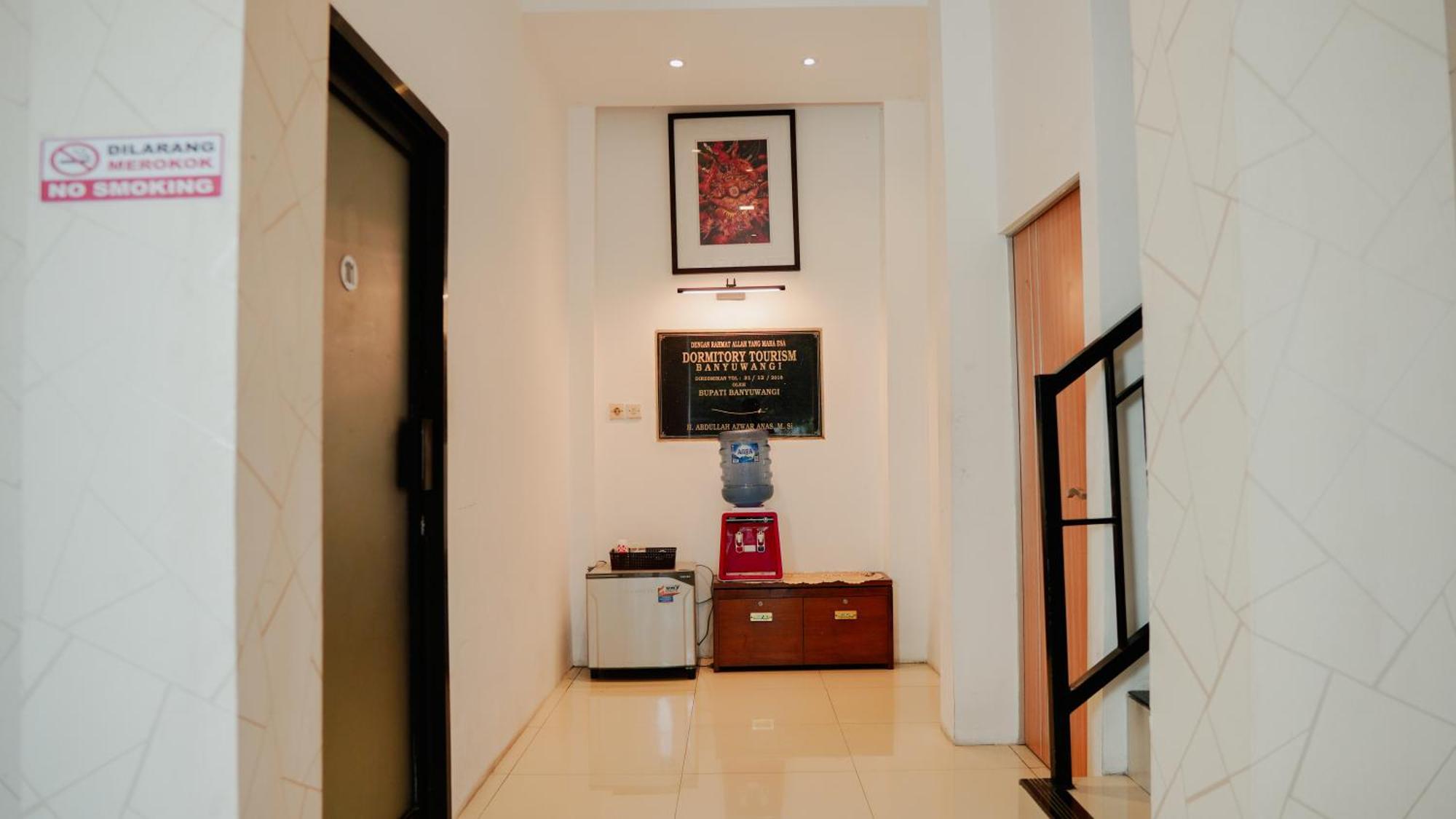 Dormitory Tourism Sritanjung Banyuwangi By Gajahsora Management Eksteriør bilde