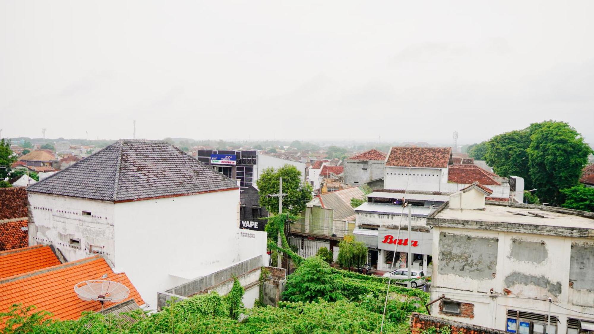 Dormitory Tourism Sritanjung Banyuwangi By Gajahsora Management Eksteriør bilde