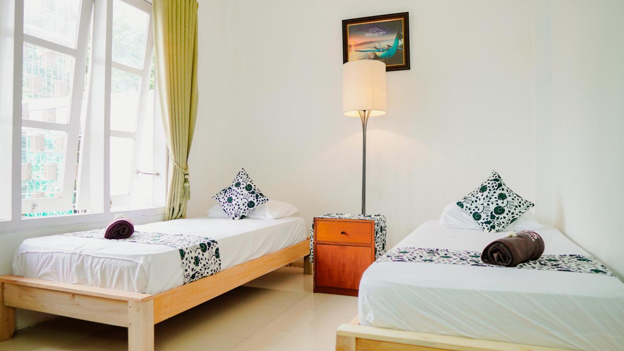 Dormitory Tourism Sritanjung Banyuwangi By Gajahsora Management Eksteriør bilde