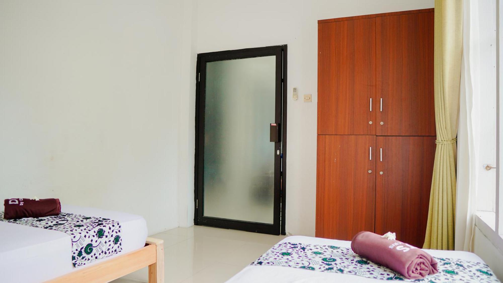 Dormitory Tourism Sritanjung Banyuwangi By Gajahsora Management Eksteriør bilde