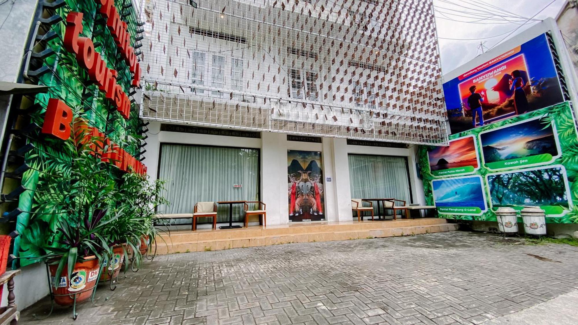 Dormitory Tourism Sritanjung Banyuwangi By Gajahsora Management Eksteriør bilde